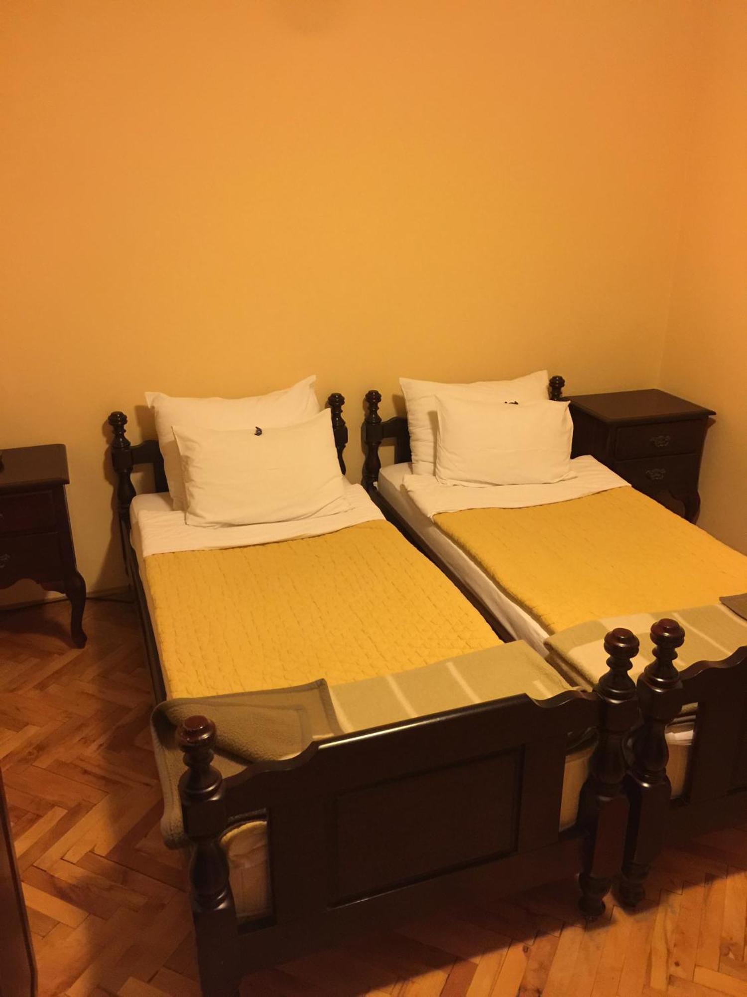 Bed & Breakfast Karavan Raska Phòng bức ảnh