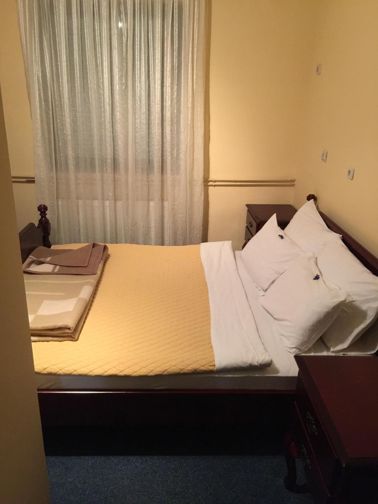 Bed & Breakfast Karavan Raska Phòng bức ảnh