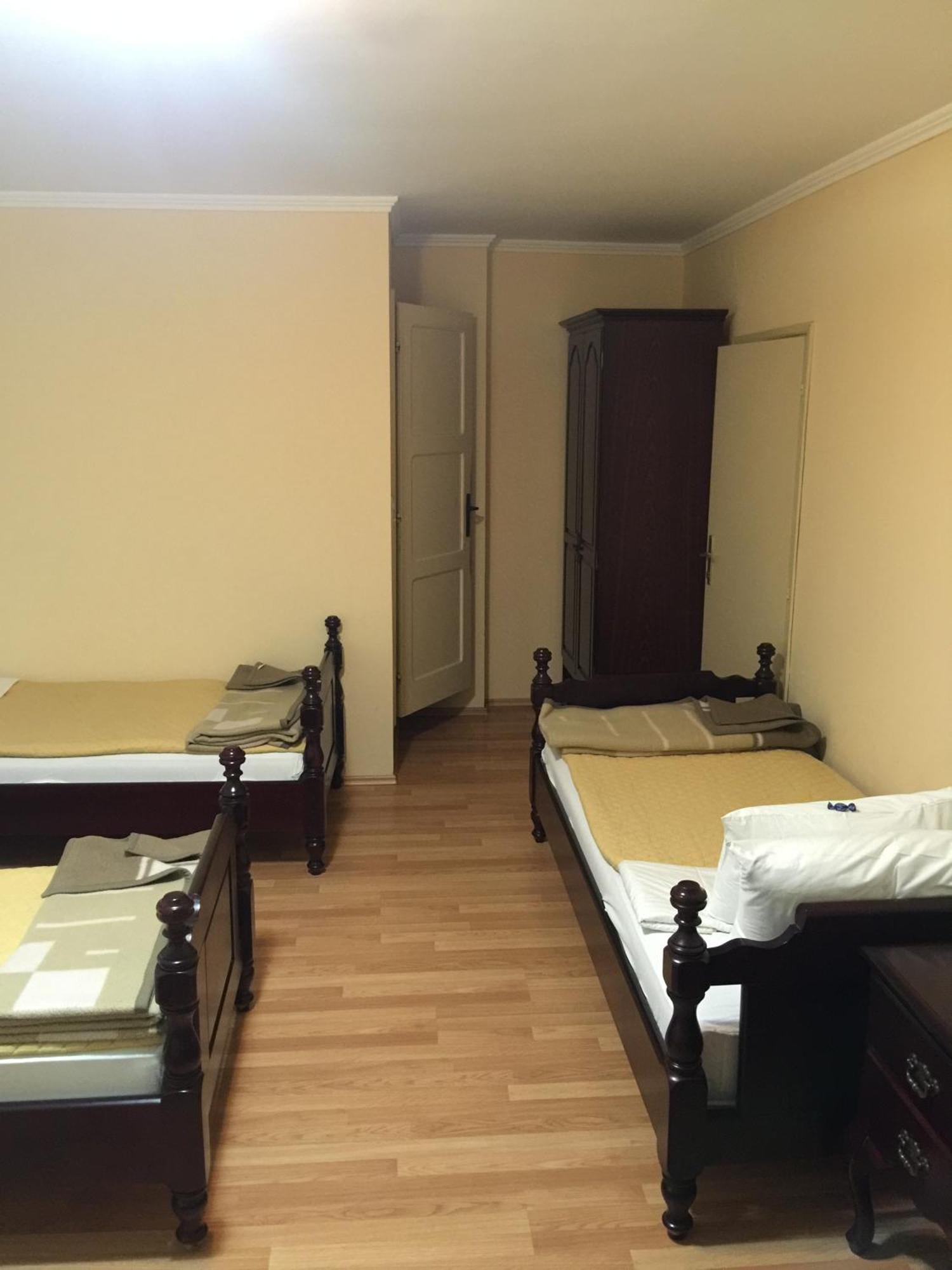 Bed & Breakfast Karavan Raska Phòng bức ảnh