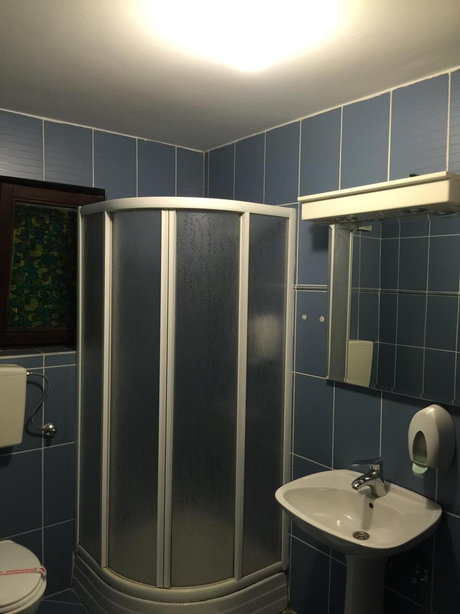 Bed & Breakfast Karavan Raska Phòng bức ảnh