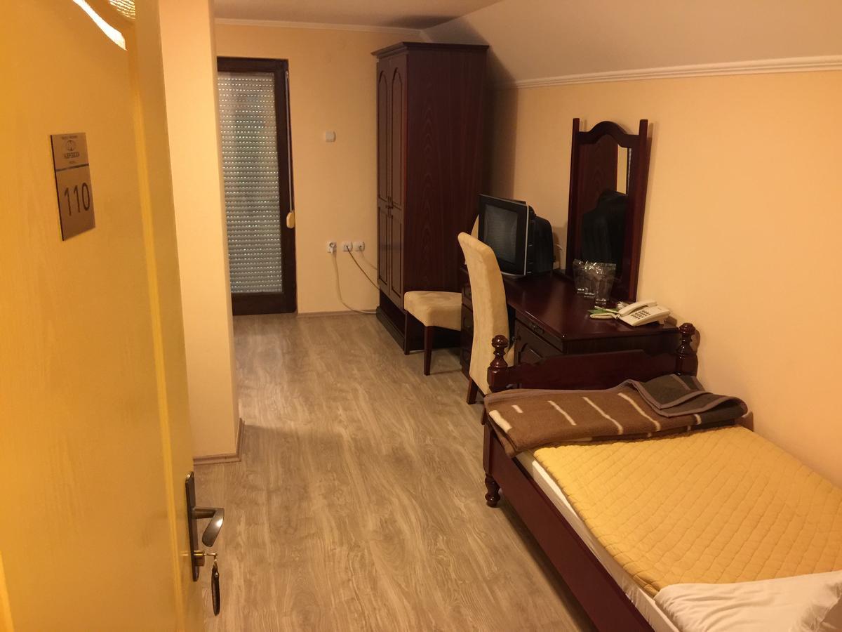 Bed & Breakfast Karavan Raska Phòng bức ảnh
